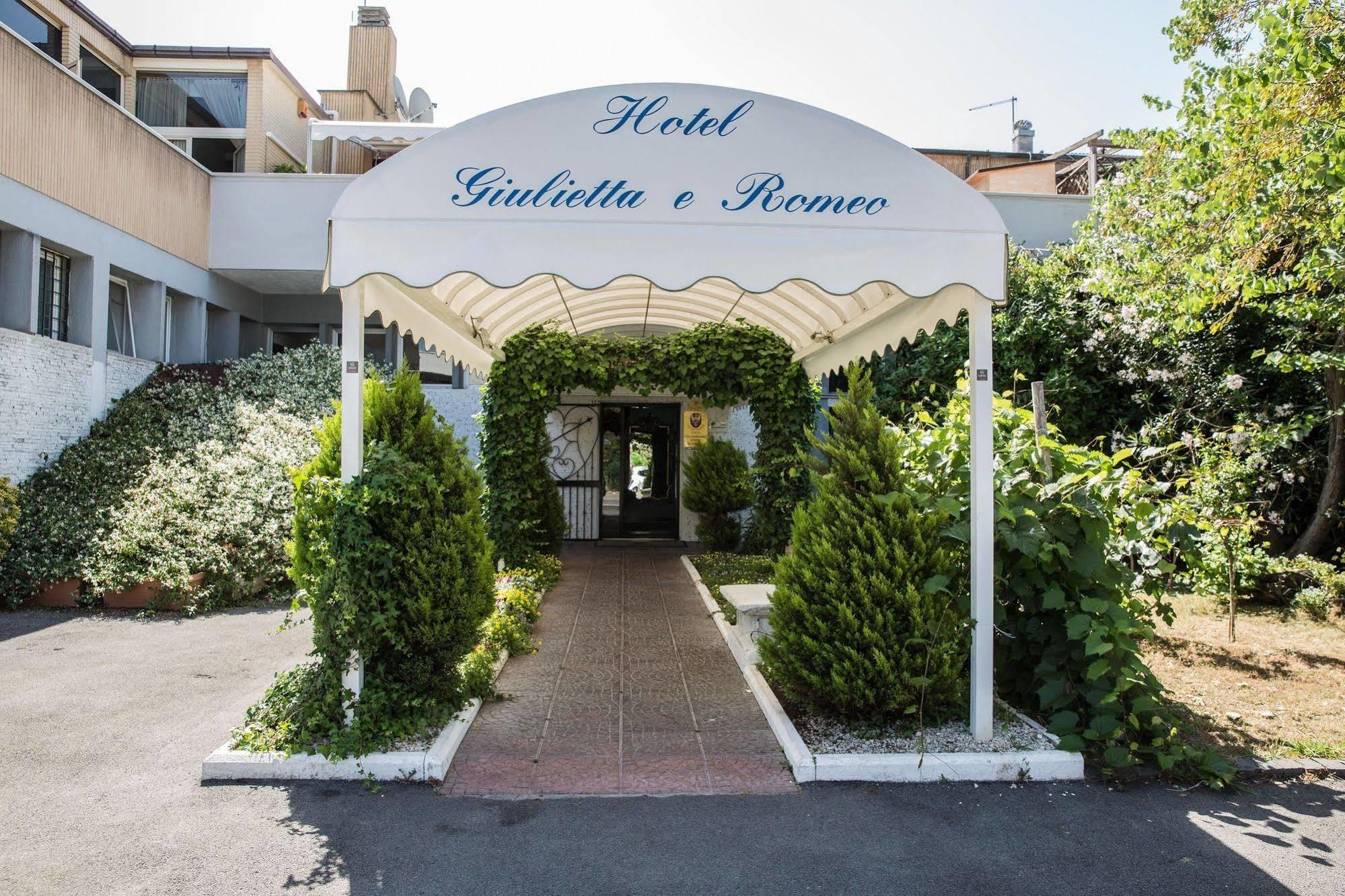 Hotel Giulietta E Romeo Casal Palocco Dış mekan fotoğraf