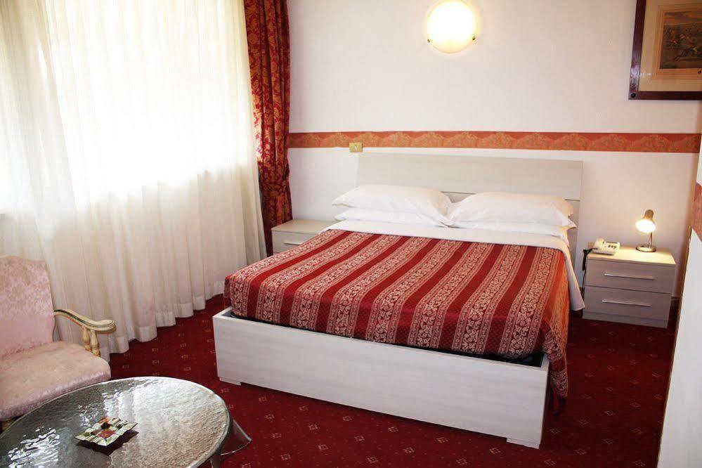 Hotel Giulietta E Romeo Casal Palocco Dış mekan fotoğraf