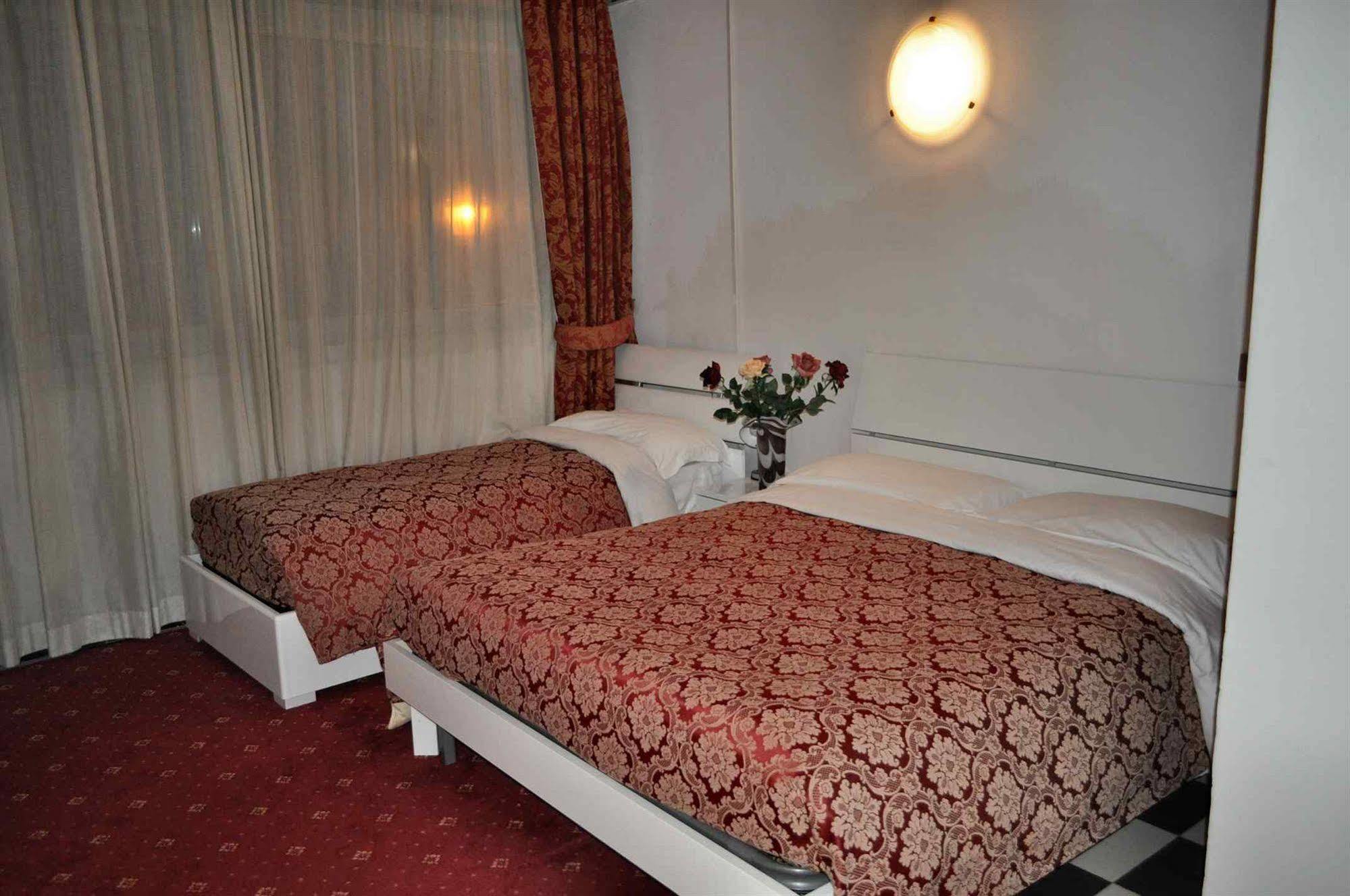 Hotel Giulietta E Romeo Casal Palocco Dış mekan fotoğraf